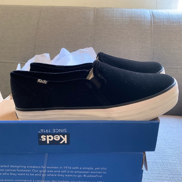 ✖️SOLD✖️Keds platform black velvet slip on Size 6 - Picture 2 of 4